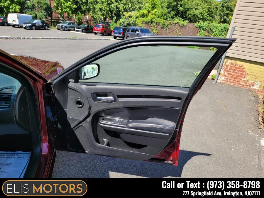 2019 Chrysler 300 300S AWD, available for sale in Irvington, New Jersey | Elis Motors Corp. Irvington, New Jersey 2019 Chrysler 300 300S AWD, available for sale in Irvington, New Jersey | Elis Motors Corp. Irvington, New Jersey