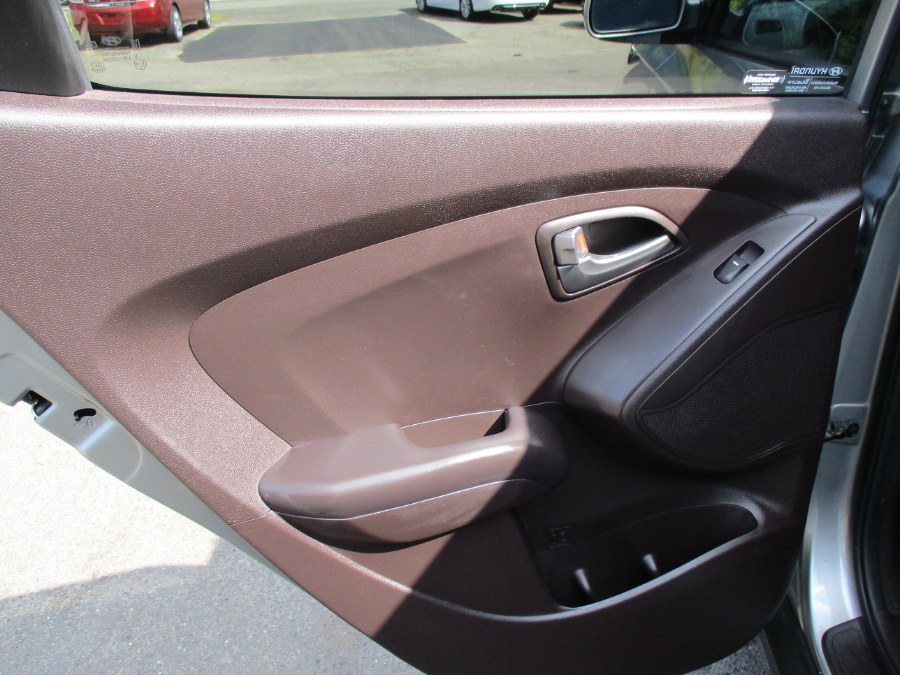 2015 Hyundai Tucson FWD 4dr GLS, available for sale in Meriden, Connecticut | Cos Central Auto. Meriden, Connecticut 2015 Hyundai Tucson FWD 4dr GLS, available for sale in Meriden, Connecticut | Cos Central Auto. Meriden, Connecticut