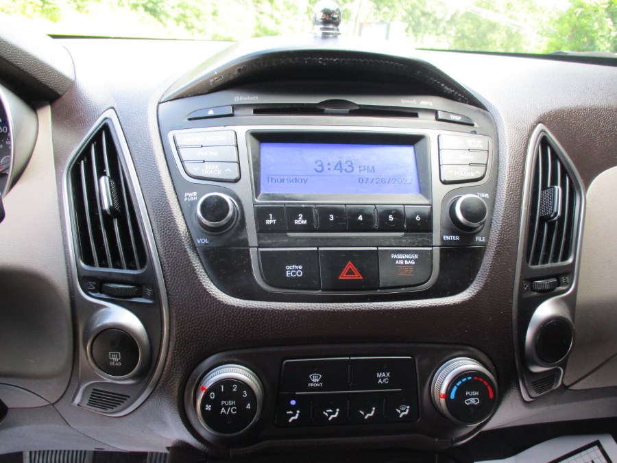 2015 Hyundai Tucson FWD 4dr GLS, available for sale in Meriden, Connecticut | Cos Central Auto. Meriden, Connecticut 2015 Hyundai Tucson FWD 4dr GLS, available for sale in Meriden, Connecticut | Cos Central Auto. Meriden, Connecticut