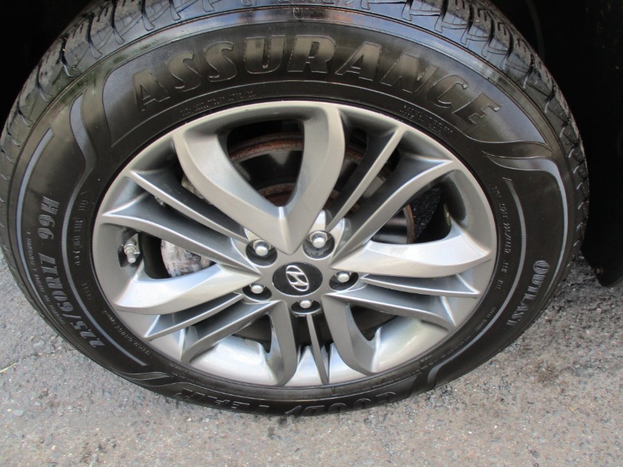 2015 Hyundai Tucson FWD 4dr GLS, available for sale in Meriden, Connecticut | Cos Central Auto. Meriden, Connecticut 2015 Hyundai Tucson FWD 4dr GLS, available for sale in Meriden, Connecticut | Cos Central Auto. Meriden, Connecticut