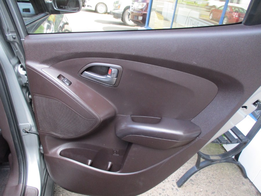 2015 Hyundai Tucson FWD 4dr GLS, available for sale in Meriden, Connecticut | Cos Central Auto. Meriden, Connecticut 2015 Hyundai Tucson FWD 4dr GLS, available for sale in Meriden, Connecticut | Cos Central Auto. Meriden, Connecticut
