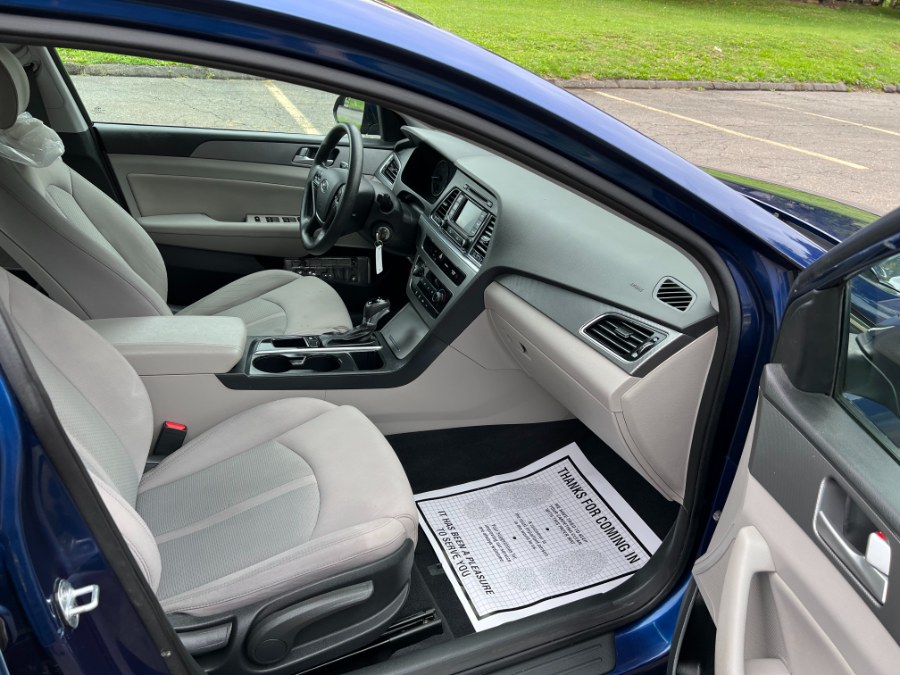 2015 Hyundai Sonata 4dr Sedan 2.4L SE, available for sale in Hartford , Connecticut | Ledyard Auto Sale LLC. Hartford , Connecticut 2015 Hyundai Sonata 4dr Sedan 2.4L SE, available for sale in Hartford , Connecticut | Ledyard Auto Sale LLC. Hartford , Connecticut
