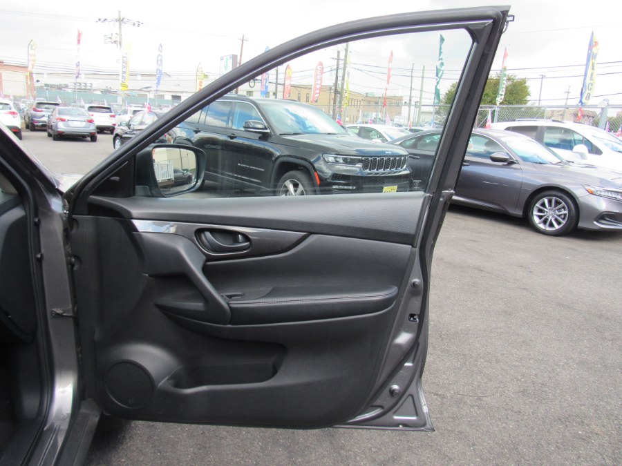 2020 Nissan Rogue FWD SV, available for sale in Irvington, New Jersey | NJ Used Cars Center. Irvington, New Jersey 2020 Nissan Rogue FWD SV, available for sale in Irvington, New Jersey | NJ Used Cars Center. Irvington, New Jersey