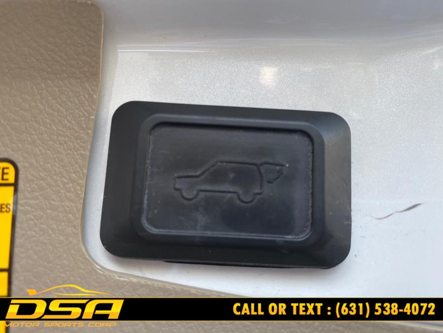 2013 Toyota Highlander 4WD 4dr V6 Limited (Natl), available for sale in Commack, New York | DSA Motor Sports Corp. Commack, New York 2013 Toyota Highlander 4WD 4dr V6 Limited (Natl), available for sale in Commack, New York | DSA Motor Sports Corp. Commack, New York