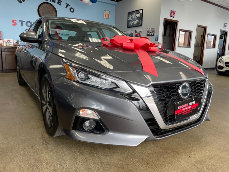 2019 Nissan Altima 2.5 SL Sedan, available for sale in Inwood, New York | 5 Towns Drive. Inwood, New York 2019 Nissan Altima 2.5 SL Sedan, available for sale in Inwood, New York | 5 Towns Drive. Inwood, New York