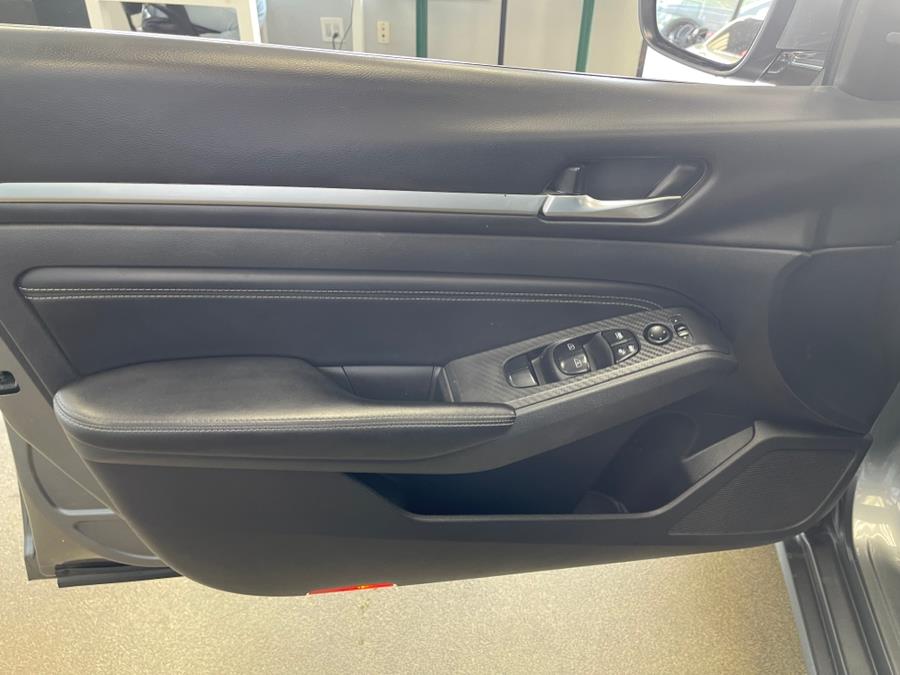 2019 Nissan Altima 2.5 SL Sedan, available for sale in Inwood, New York | 5 Towns Drive. Inwood, New York 2019 Nissan Altima 2.5 SL Sedan, available for sale in Inwood, New York | 5 Towns Drive. Inwood, New York