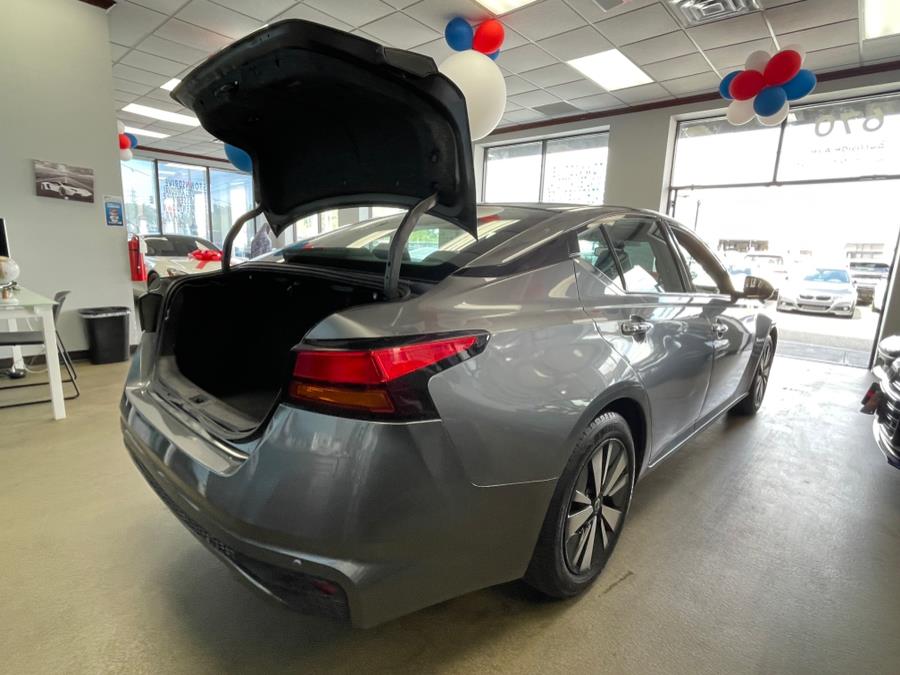 2019 Nissan Altima 2.5 SL Sedan, available for sale in Inwood, New York | 5 Towns Drive. Inwood, New York 2019 Nissan Altima 2.5 SL Sedan, available for sale in Inwood, New York | 5 Towns Drive. Inwood, New York