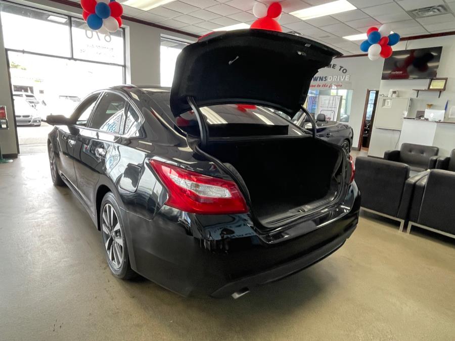 Used Nissan Altima 2.5 SV Sedan 2017 | 5 Towns Drive. Inwood, New York Used Nissan Altima 2.5 SV Sedan 2017 | 5 Towns Drive. Inwood, New York