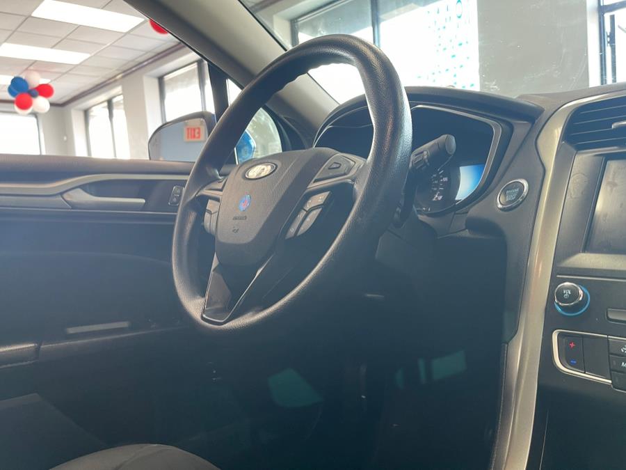 2019 Ford Fusion Hybrid SE FWD, available for sale in Inwood, New York | 5 Towns Drive. Inwood, New York 2019 Ford Fusion Hybrid SE FWD, available for sale in Inwood, New York | 5 Towns Drive. Inwood, New York