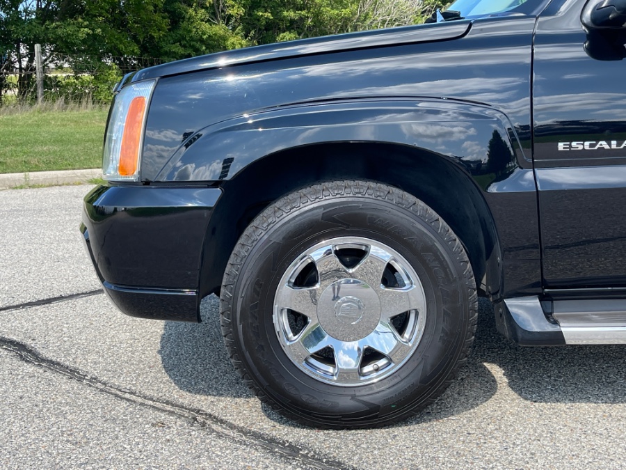 Used Cadillac Escalade ESV 4dr AWD 2004 | Geneva Motor Cars. Darien, Wisconsin Used Cadillac Escalade ESV 4dr AWD 2004 | Geneva Motor Cars. Darien, Wisconsin