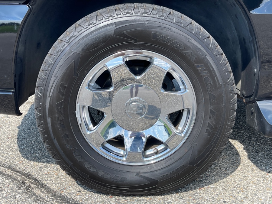 Used Cadillac Escalade ESV 4dr AWD 2004 | Geneva Motor Cars. Darien, Wisconsin Used Cadillac Escalade ESV 4dr AWD 2004 | Geneva Motor Cars. Darien, Wisconsin
