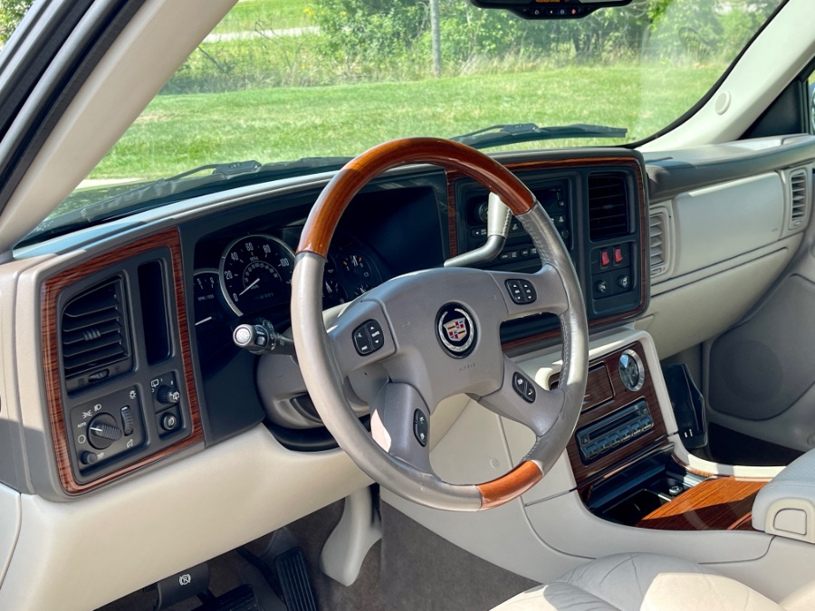 Used Cadillac Escalade ESV 4dr AWD 2004 | Geneva Motor Cars. Darien, Wisconsin Used Cadillac Escalade ESV 4dr AWD 2004 | Geneva Motor Cars. Darien, Wisconsin