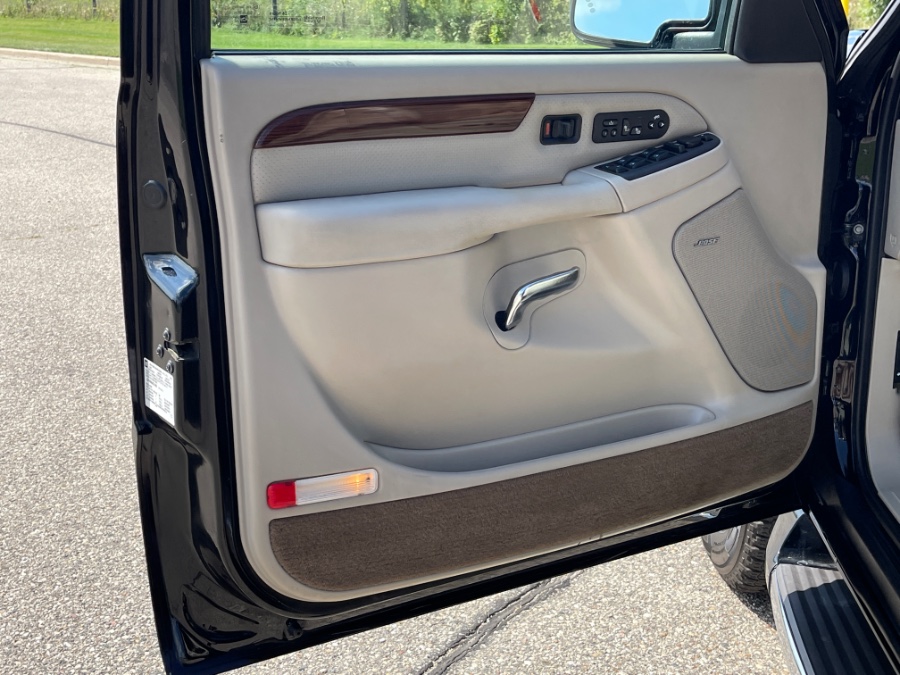 Used Cadillac Escalade ESV 4dr AWD 2004 | Geneva Motor Cars. Darien, Wisconsin Used Cadillac Escalade ESV 4dr AWD 2004 | Geneva Motor Cars. Darien, Wisconsin