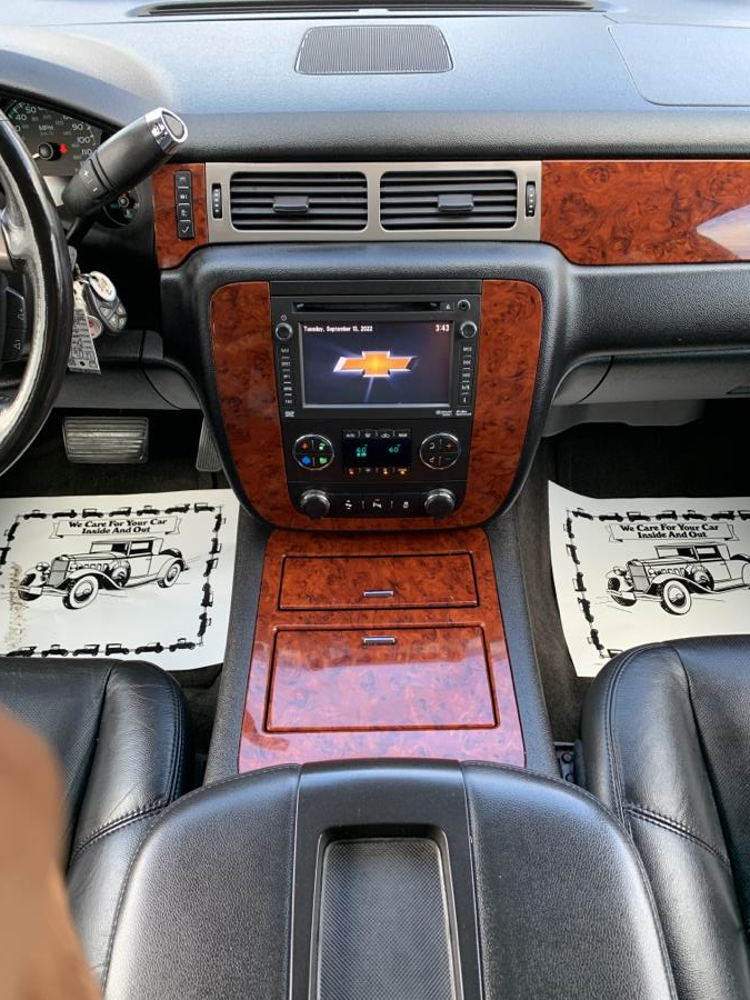 Used Chevrolet Suburban 4WD 4dr LTZ 2014 | Absolute Motors Inc. Springfield, Massachusetts Used Chevrolet Suburban 4WD 4dr LTZ 2014 | Absolute Motors Inc. Springfield, Massachusetts