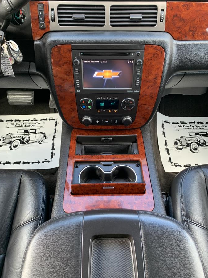 Used Chevrolet Suburban 4WD 4dr LTZ 2014 | Absolute Motors Inc. Springfield, Massachusetts Used Chevrolet Suburban 4WD 4dr LTZ 2014 | Absolute Motors Inc. Springfield, Massachusetts