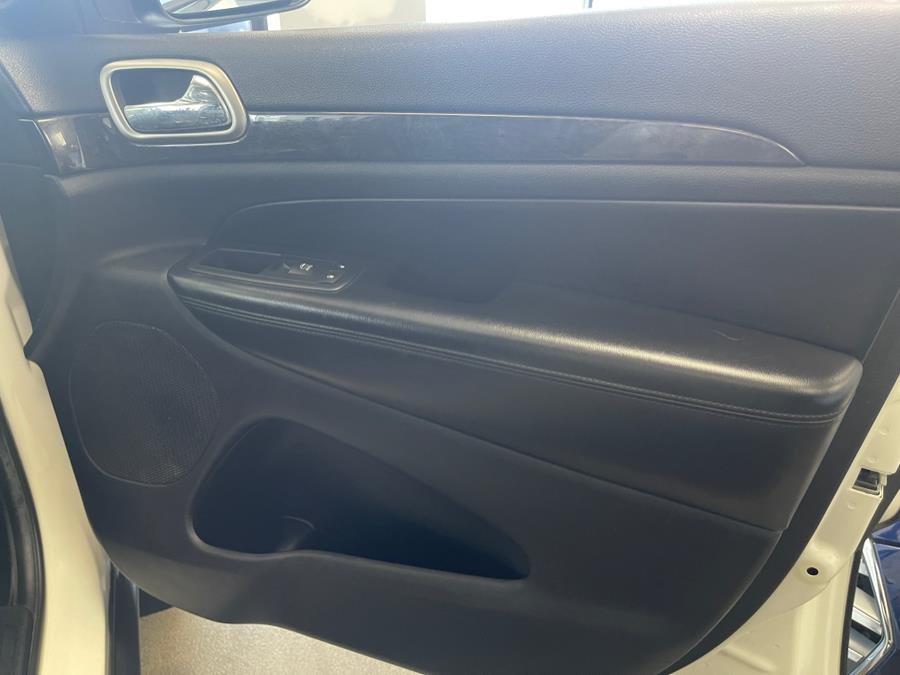 Used Jeep Grand Cherokee 4WD 4dr Laredo 2012 | 5 Towns Drive. Inwood, New York Used Jeep Grand Cherokee 4WD 4dr Laredo 2012 | 5 Towns Drive. Inwood, New York