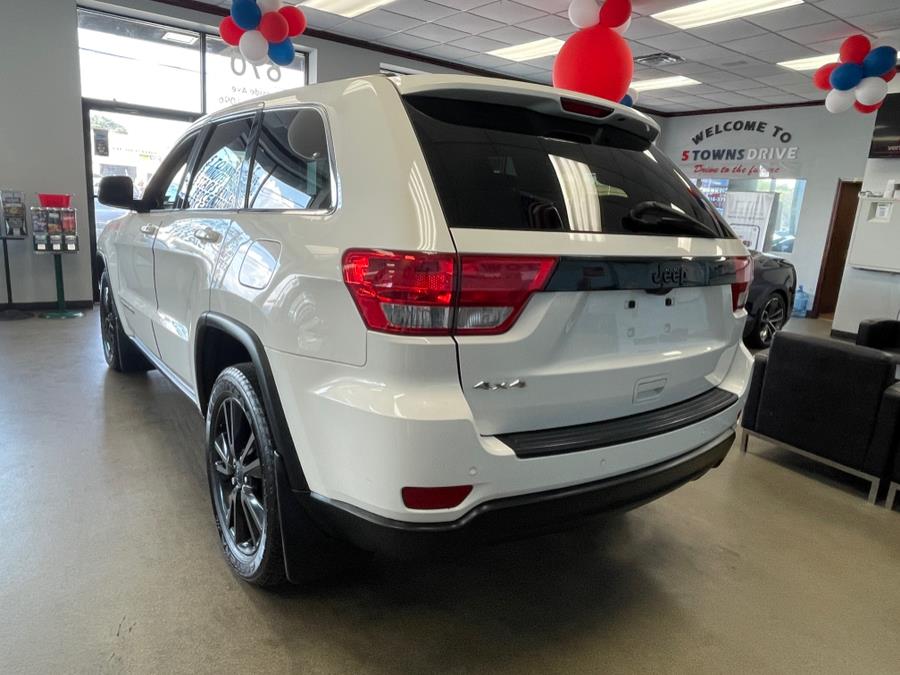 Used Jeep Grand Cherokee 4WD 4dr Laredo 2012 | 5 Towns Drive. Inwood, New York Used Jeep Grand Cherokee 4WD 4dr Laredo 2012 | 5 Towns Drive. Inwood, New York