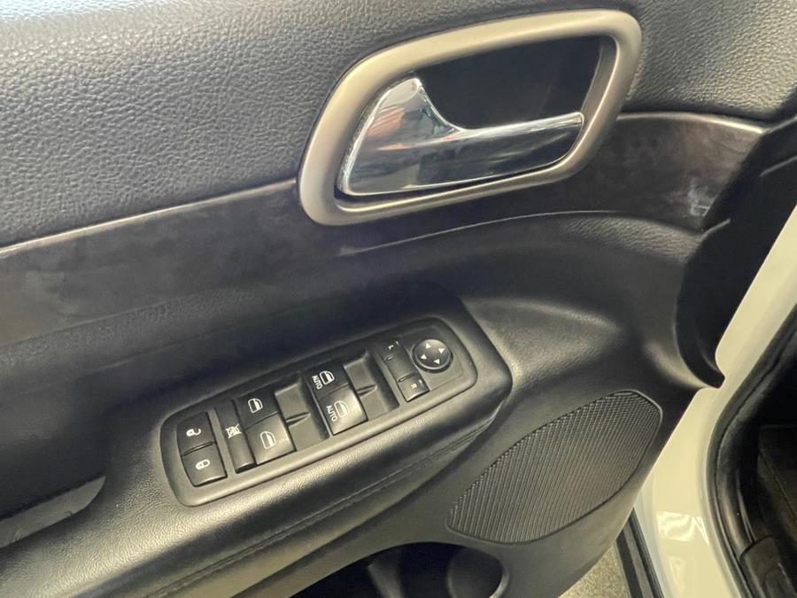 Used Jeep Grand Cherokee 4WD 4dr Laredo 2012 | 5 Towns Drive. Inwood, New York Used Jeep Grand Cherokee 4WD 4dr Laredo 2012 | 5 Towns Drive. Inwood, New York