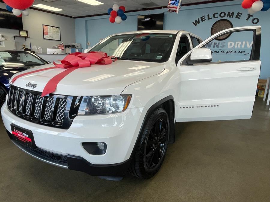 Used Jeep Grand Cherokee 4WD 4dr Laredo 2012 | 5 Towns Drive. Inwood, New York Used Jeep Grand Cherokee 4WD 4dr Laredo 2012 | 5 Towns Drive. Inwood, New York