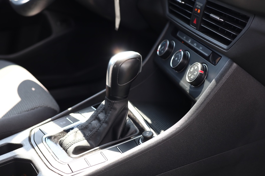 2019 Volkswagen Jetta SE Auto w/SULEV, available for sale in Jamaica, New York | Hillside Auto Mall Inc.. Jamaica, New York 2019 Volkswagen Jetta SE Auto w/SULEV, available for sale in Jamaica, New York | Hillside Auto Mall Inc.. Jamaica, New York