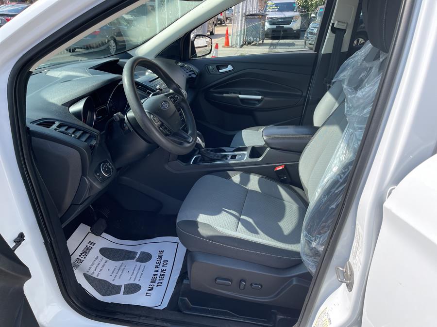2018 Ford Escape SE 4WD, available for sale in Bronx, New York | New York Motors Group Solutions LLC. Bronx, New York 2018 Ford Escape SE 4WD, available for sale in Bronx, New York | New York Motors Group Solutions LLC. Bronx, New York