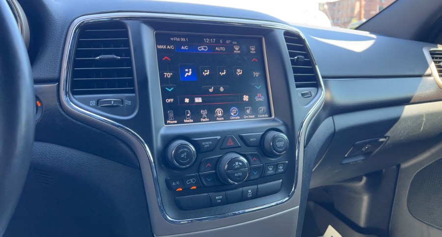2015 Jeep Grand Cherokee 4WD 4dr Laredo, available for sale in Waterbury, Connecticut | West End Automotive Center. Waterbury, Connecticut 2015 Jeep Grand Cherokee 4WD 4dr Laredo, available for sale in Waterbury, Connecticut | West End Automotive Center. Waterbury, Connecticut
