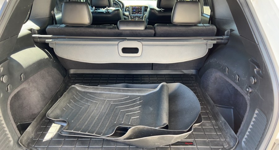 2015 Jeep Grand Cherokee 4WD 4dr Laredo, available for sale in Waterbury, Connecticut | West End Automotive Center. Waterbury, Connecticut 2015 Jeep Grand Cherokee 4WD 4dr Laredo, available for sale in Waterbury, Connecticut | West End Automotive Center. Waterbury, Connecticut
