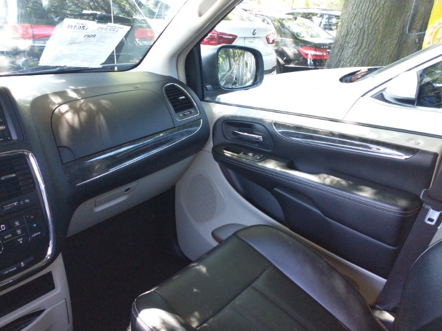 2014 Chrysler Town & Country Touring. CLEAN CARFAX!, available for sale in Elmont, New York | Sunrise of Elmont. Elmont, New York 2014 Chrysler Town & Country Touring. CLEAN CARFAX!, available for sale in Elmont, New York | Sunrise of Elmont. Elmont, New York