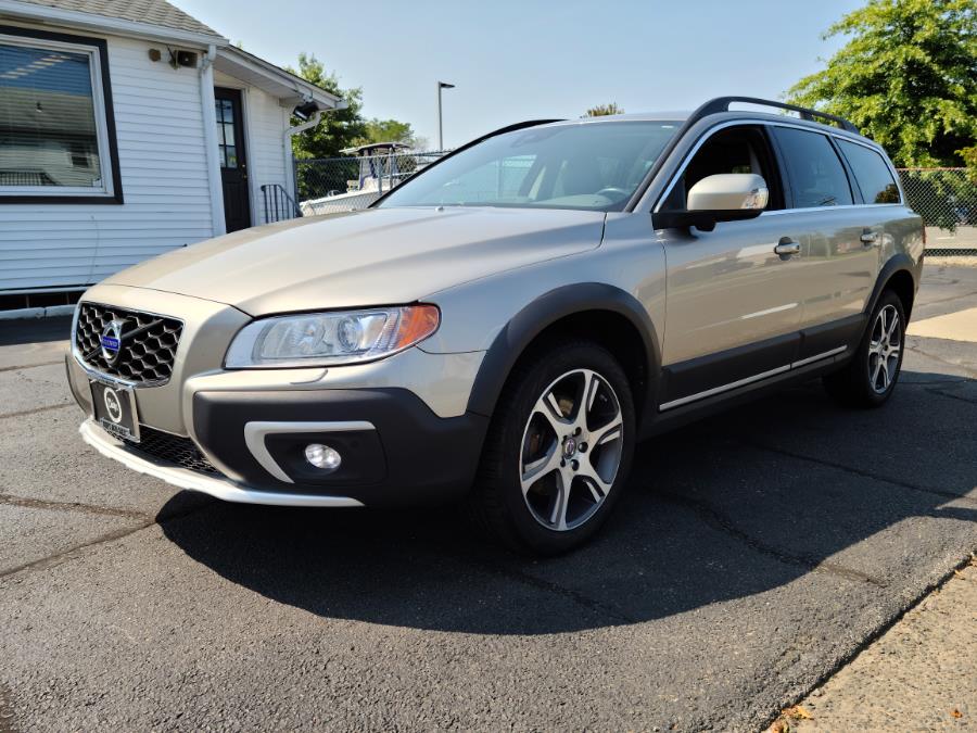 2014 Volvo XC70 AWD 4dr Wgn 3.0L T6 Platinum, available for sale in Milford, Connecticut | Chip's Auto Sales Inc. Milford, Connecticut