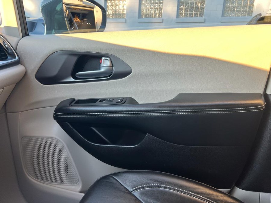 Used Chrysler Pacifica Touring L FWD 2022 | Inman Motors Sales. Medford, Massachusetts Used Chrysler Pacifica Touring L FWD 2022 | Inman Motors Sales. Medford, Massachusetts