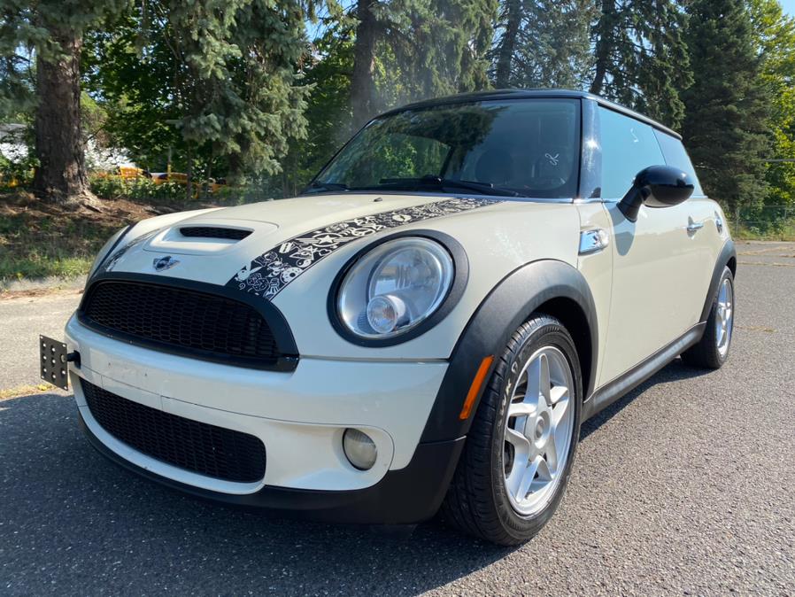 2010 MINI Cooper Hardtop 2dr Cpe S, available for sale in Waterbury, Connecticut | Platinum Auto Care. Waterbury, Connecticut