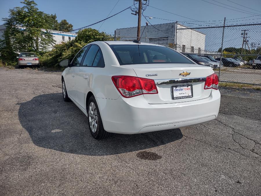 Used Chevrolet Cruze 4dr Sdn Auto LS 2015 | Dealertown Auto Wholesalers. Milford, Connecticut Used Chevrolet Cruze 4dr Sdn Auto LS 2015 | Dealertown Auto Wholesalers. Milford, Connecticut