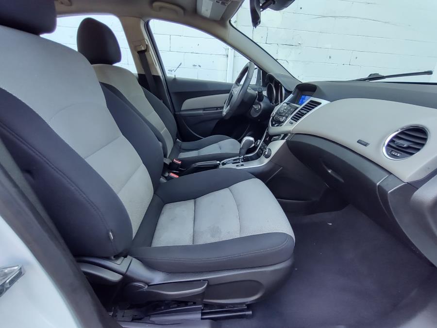 Used Chevrolet Cruze 4dr Sdn Auto LS 2015 | Dealertown Auto Wholesalers. Milford, Connecticut Used Chevrolet Cruze 4dr Sdn Auto LS 2015 | Dealertown Auto Wholesalers. Milford, Connecticut