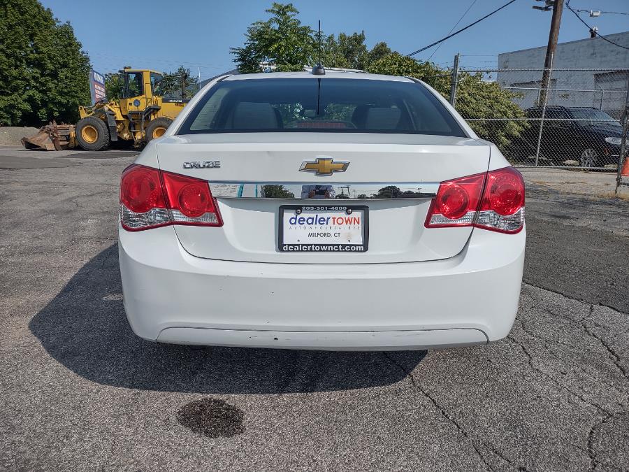 Used Chevrolet Cruze 4dr Sdn Auto LS 2015 | Dealertown Auto Wholesalers. Milford, Connecticut Used Chevrolet Cruze 4dr Sdn Auto LS 2015 | Dealertown Auto Wholesalers. Milford, Connecticut