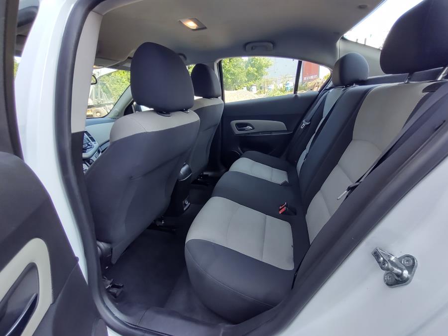 Used Chevrolet Cruze 4dr Sdn Auto LS 2015 | Dealertown Auto Wholesalers. Milford, Connecticut Used Chevrolet Cruze 4dr Sdn Auto LS 2015 | Dealertown Auto Wholesalers. Milford, Connecticut