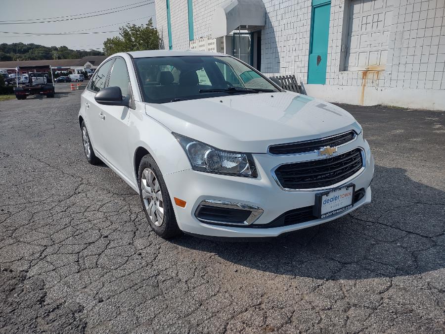 Used Chevrolet Cruze 4dr Sdn Auto LS 2015 | Dealertown Auto Wholesalers. Milford, Connecticut Used Chevrolet Cruze 4dr Sdn Auto LS 2015 | Dealertown Auto Wholesalers. Milford, Connecticut