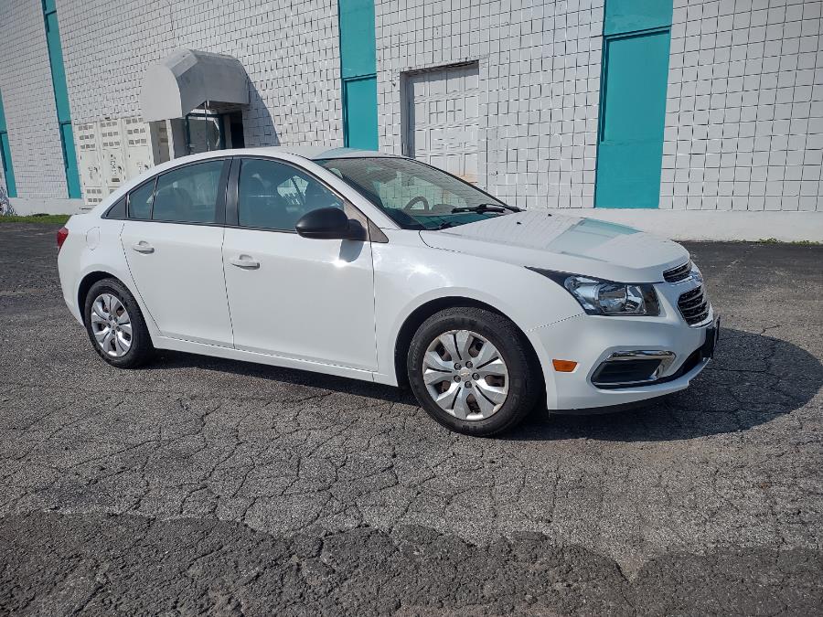 Used Chevrolet Cruze 4dr Sdn Auto LS 2015 | Dealertown Auto Wholesalers. Milford, Connecticut Used Chevrolet Cruze 4dr Sdn Auto LS 2015 | Dealertown Auto Wholesalers. Milford, Connecticut