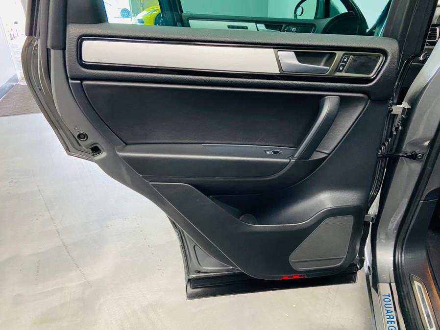 Used Volkswagen Touareg 4dr 3.6L R-Line 2014 | East Coast Auto Group. Linden, New Jersey Used Volkswagen Touareg 4dr 3.6L R-Line 2014 | East Coast Auto Group. Linden, New Jersey