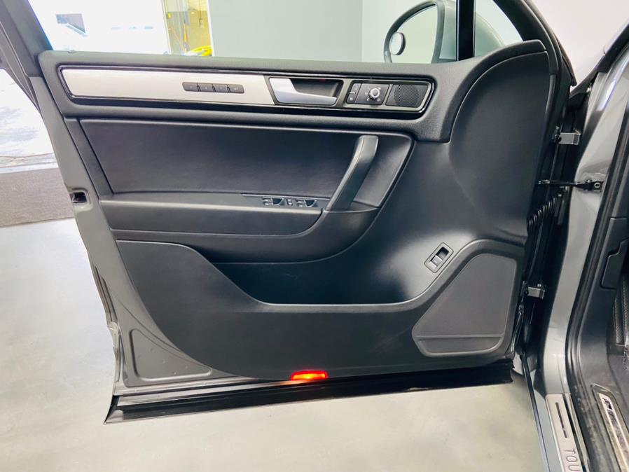 Used Volkswagen Touareg 4dr 3.6L R-Line 2014 | East Coast Auto Group. Linden, New Jersey Used Volkswagen Touareg 4dr 3.6L R-Line 2014 | East Coast Auto Group. Linden, New Jersey