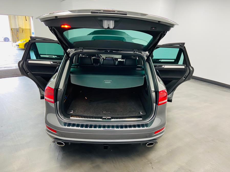 Used Volkswagen Touareg 4dr 3.6L R-Line 2014 | East Coast Auto Group. Linden, New Jersey Used Volkswagen Touareg 4dr 3.6L R-Line 2014 | East Coast Auto Group. Linden, New Jersey