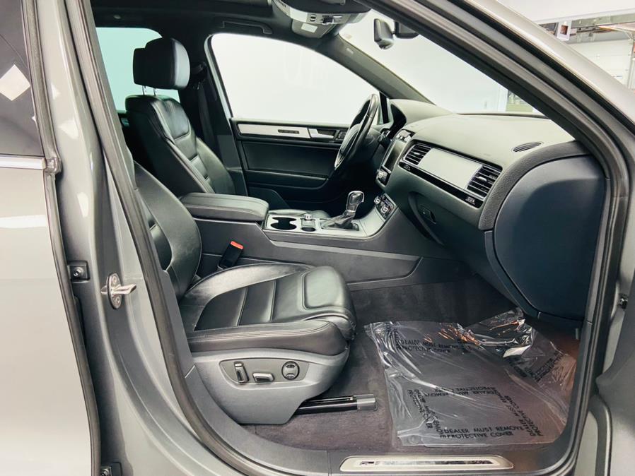 Used Volkswagen Touareg 4dr 3.6L R-Line 2014 | East Coast Auto Group. Linden, New Jersey Used Volkswagen Touareg 4dr 3.6L R-Line 2014 | East Coast Auto Group. Linden, New Jersey