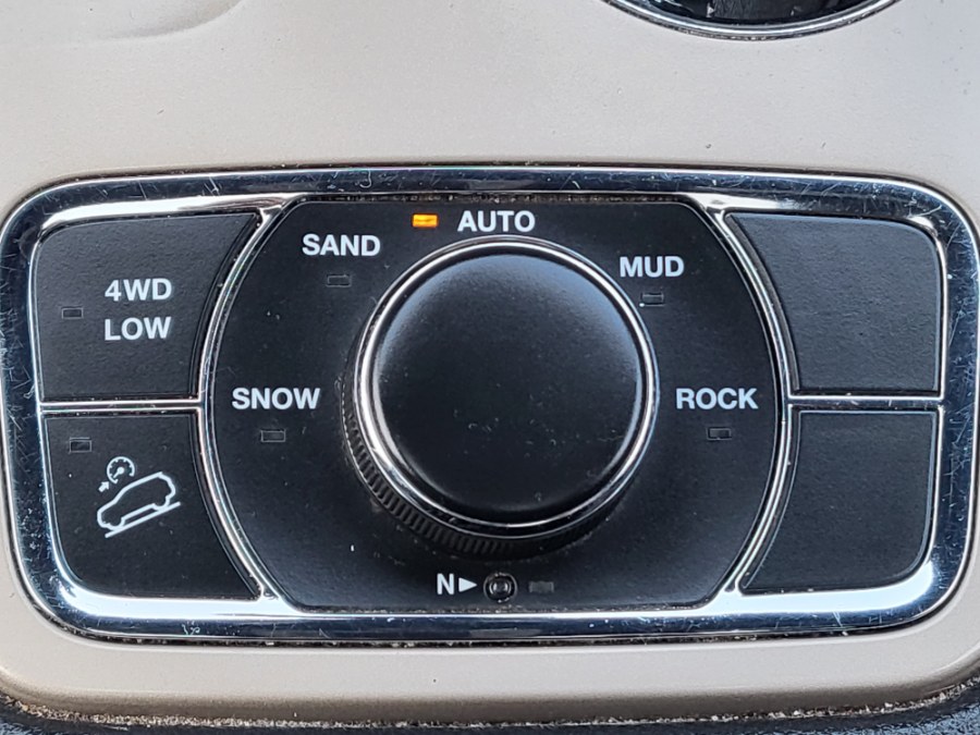 2014 Jeep Grand Cherokee 4WD 4dr Limited, available for sale in Newark, New Jersey | Champion Auto Sales. Newark, New Jersey 2014 Jeep Grand Cherokee 4WD 4dr Limited, available for sale in Newark, New Jersey | Champion Auto Sales. Newark, New Jersey