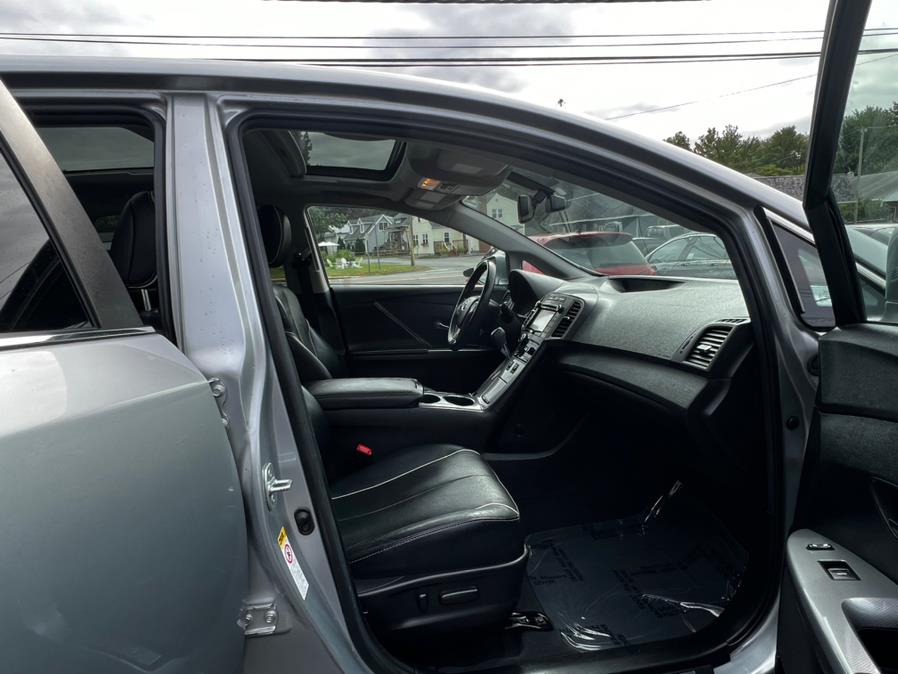 Used Toyota Venza 4dr Wgn V6 AWD Limited (Natl) 2015 | Lava Motors 2 Inc. Canton, Connecticut Used Toyota Venza 4dr Wgn V6 AWD Limited (Natl) 2015 | Lava Motors 2 Inc. Canton, Connecticut