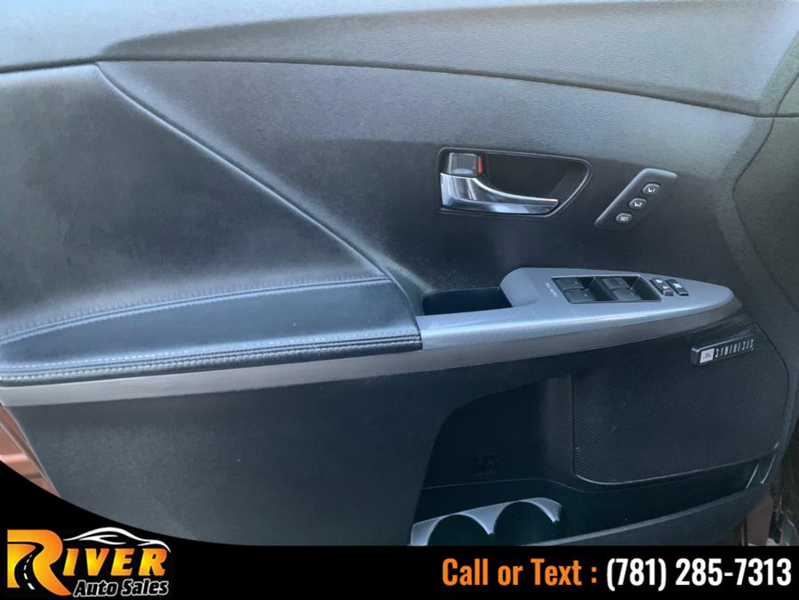 2013 Toyota Venza 4dr Wgn V6 AWD XLE (Natl), available for sale in Malden, Massachusetts | River Auto Sales. Malden, Massachusetts 2013 Toyota Venza 4dr Wgn V6 AWD XLE (Natl), available for sale in Malden, Massachusetts | River Auto Sales. Malden, Massachusetts