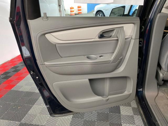 Used Chevrolet Traverse LS 2016 | Queens Auto Mall. Richmond Hill, New York Used Chevrolet Traverse LS 2016 | Queens Auto Mall. Richmond Hill, New York