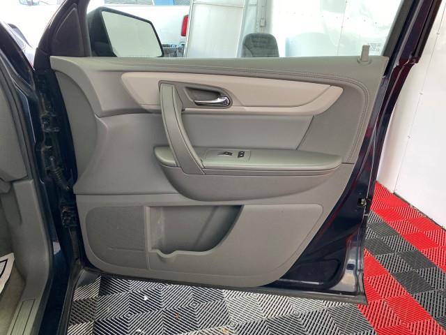 Used Chevrolet Traverse LS 2016 | Queens Auto Mall. Richmond Hill, New York Used Chevrolet Traverse LS 2016 | Queens Auto Mall. Richmond Hill, New York