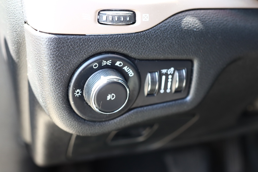 Used Jeep Cherokee 4WD 4dr Latitude 2016 | Hillside Auto Mall Inc.. Jamaica, New York Used Jeep Cherokee 4WD 4dr Latitude 2016 | Hillside Auto Mall Inc.. Jamaica, New York