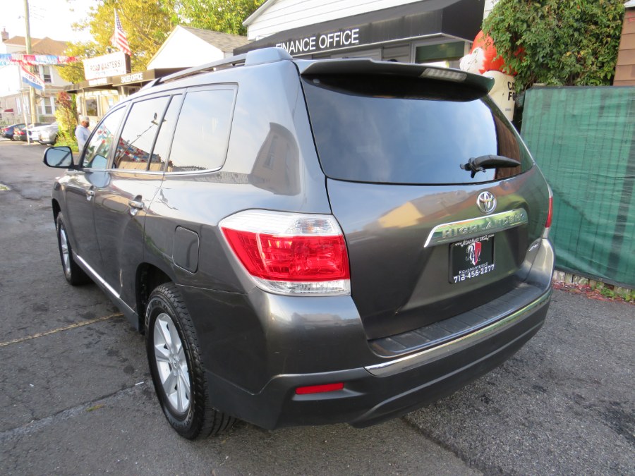 Used Toyota Highlander 4WD 4dr V6 SE (Natl) 2011 | Road Masters II INC. Middle Village, New York Used Toyota Highlander 4WD 4dr V6 SE (Natl) 2011 | Road Masters II INC. Middle Village, New York