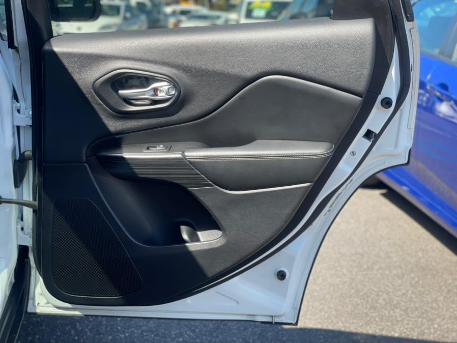 2014 Jeep Cherokee Limited. CLEAN CARFAX!, available for sale in Rosedale, New York | Sunrise Auto Sales. Rosedale, New York 2014 Jeep Cherokee Limited. CLEAN CARFAX!, available for sale in Rosedale, New York | Sunrise Auto Sales. Rosedale, New York