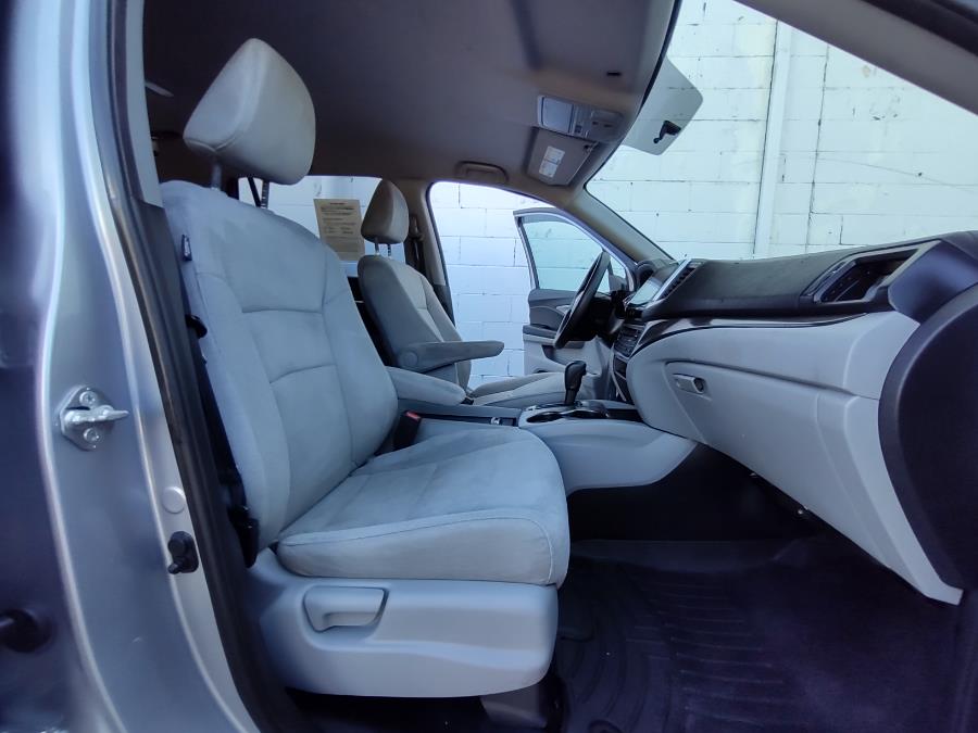 2017 Honda Pilot EX AWD, available for sale in Milford, Connecticut | Dealertown Auto Wholesalers. Milford, Connecticut 2017 Honda Pilot EX AWD, available for sale in Milford, Connecticut | Dealertown Auto Wholesalers. Milford, Connecticut